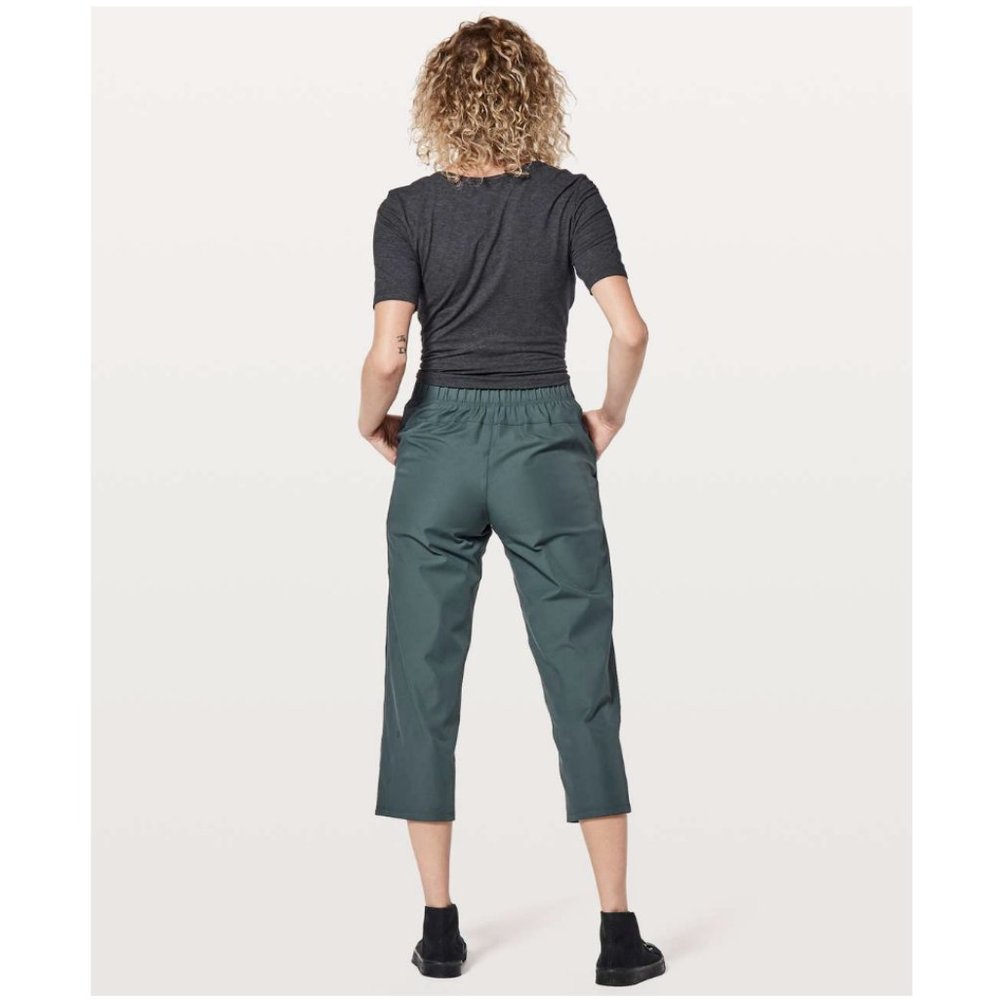 LULULEMON Next Level Move 23 inch cropped yoga travel active pants Gravity Green